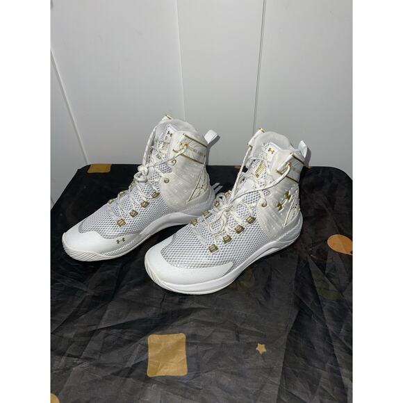 New Women’s 12 Under Armour HOVR Highlight Ace White Gold Volleyball Shows - Picture 3 of 9